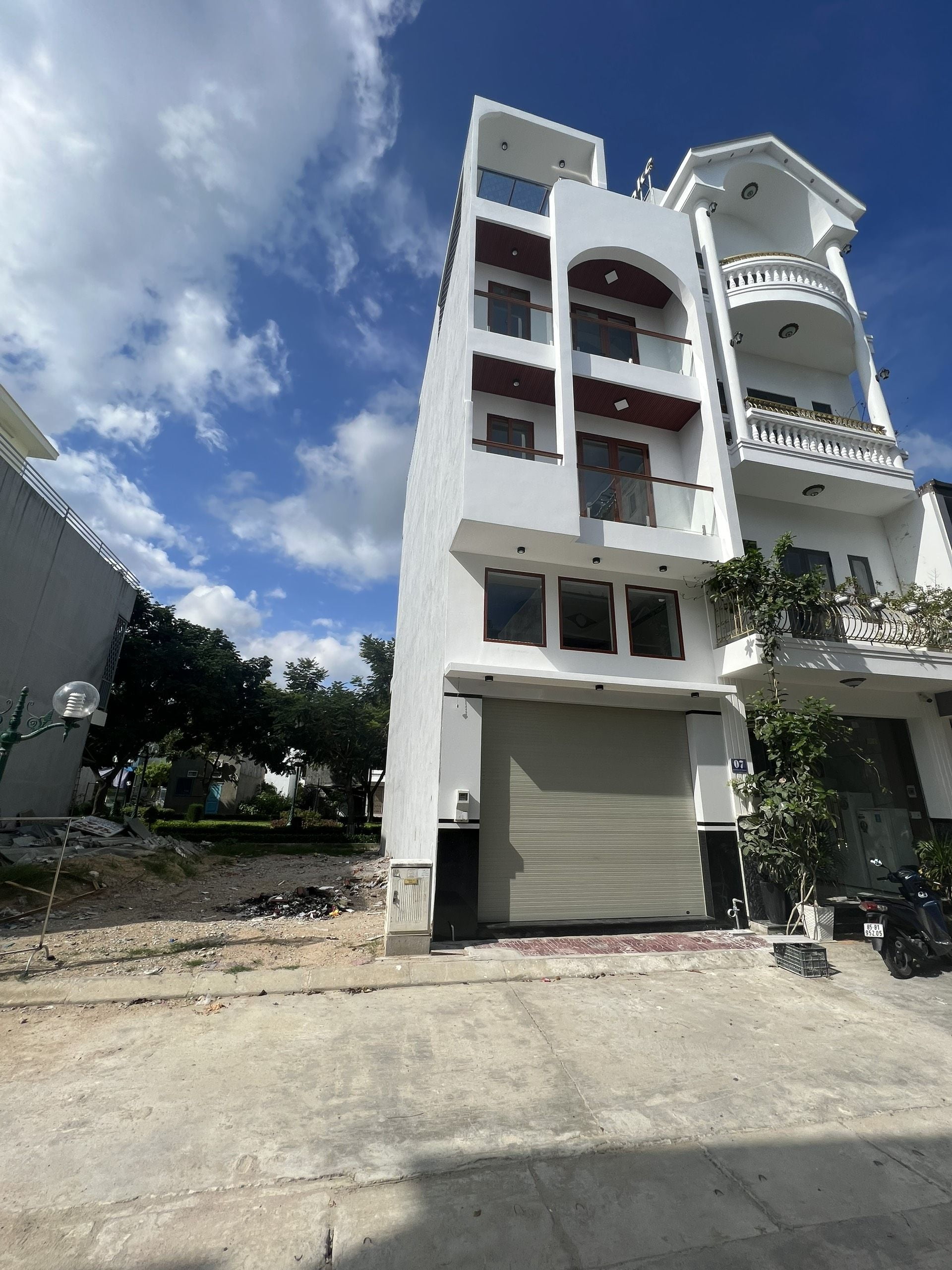 Nhà phố đường Nguyễn Cơ Trạch diện tích 200m2 pháp lý sổ hồng